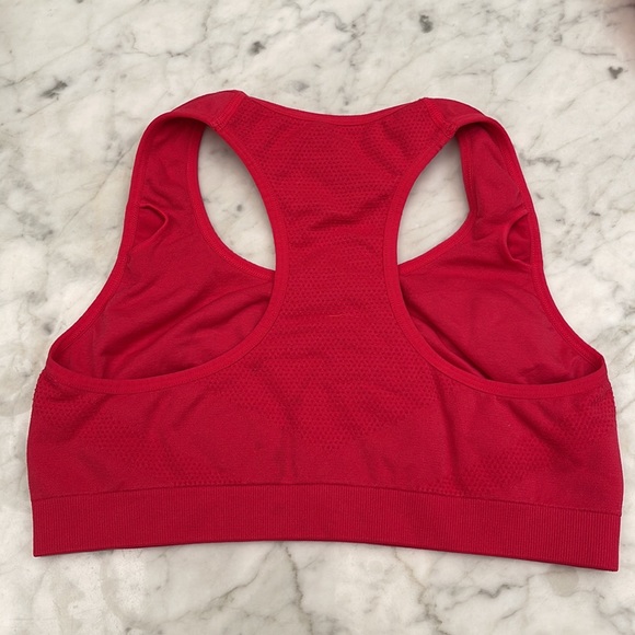 Woman’s sports bra - Picture 2 of 8